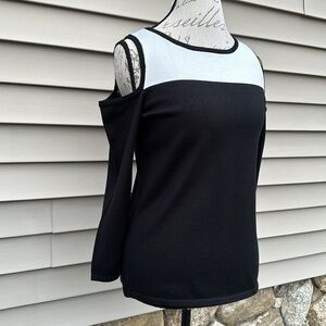 cable & gauge Cold Shoulder Black and Ivory Colorblock 3/4 Sleeve Sweater